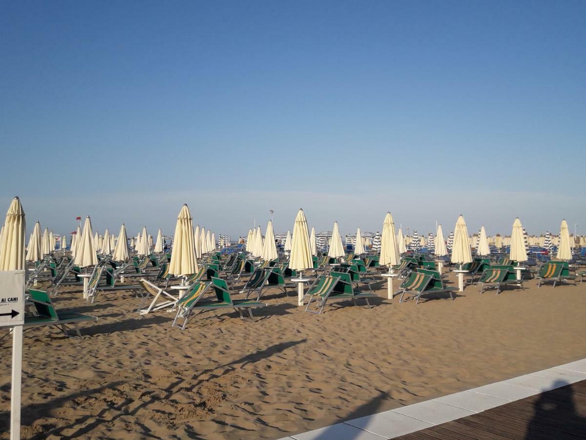 Stella Di Mare Apartment Римини Екстериор снимка