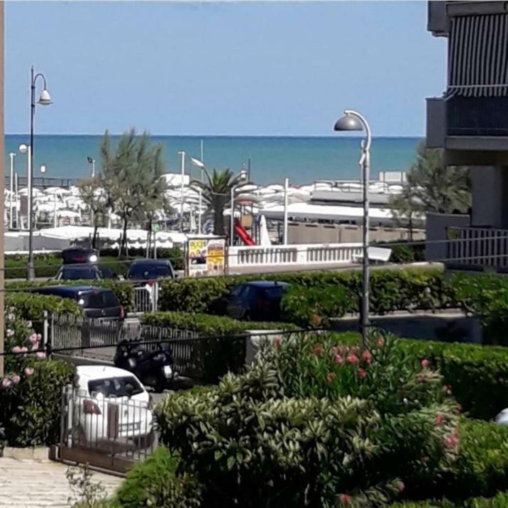 Stella Di Mare Apartment Римини Екстериор снимка